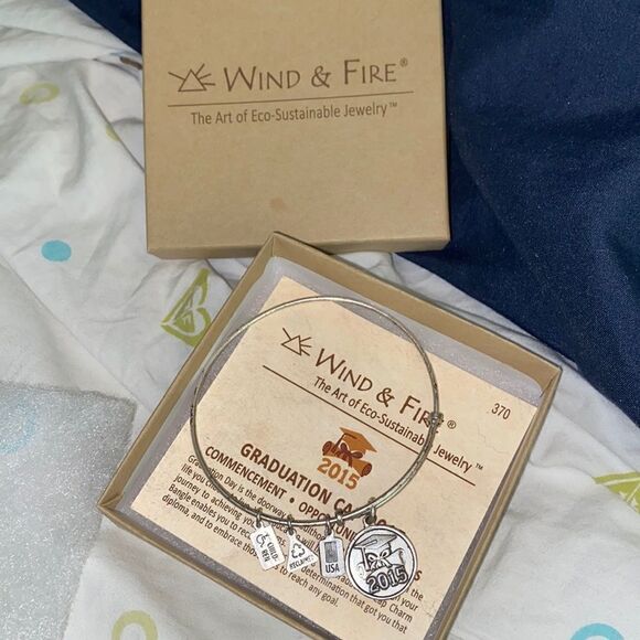 5/$25 DEAL Wind & Fire Stirling Silver Graduation Cap 2015 Bracelet - Picture 2 of 4